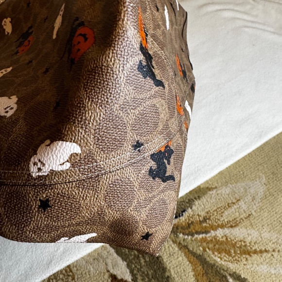 Authentic Coach Signature Tote- Halloween Edition - Picture 4 of 5